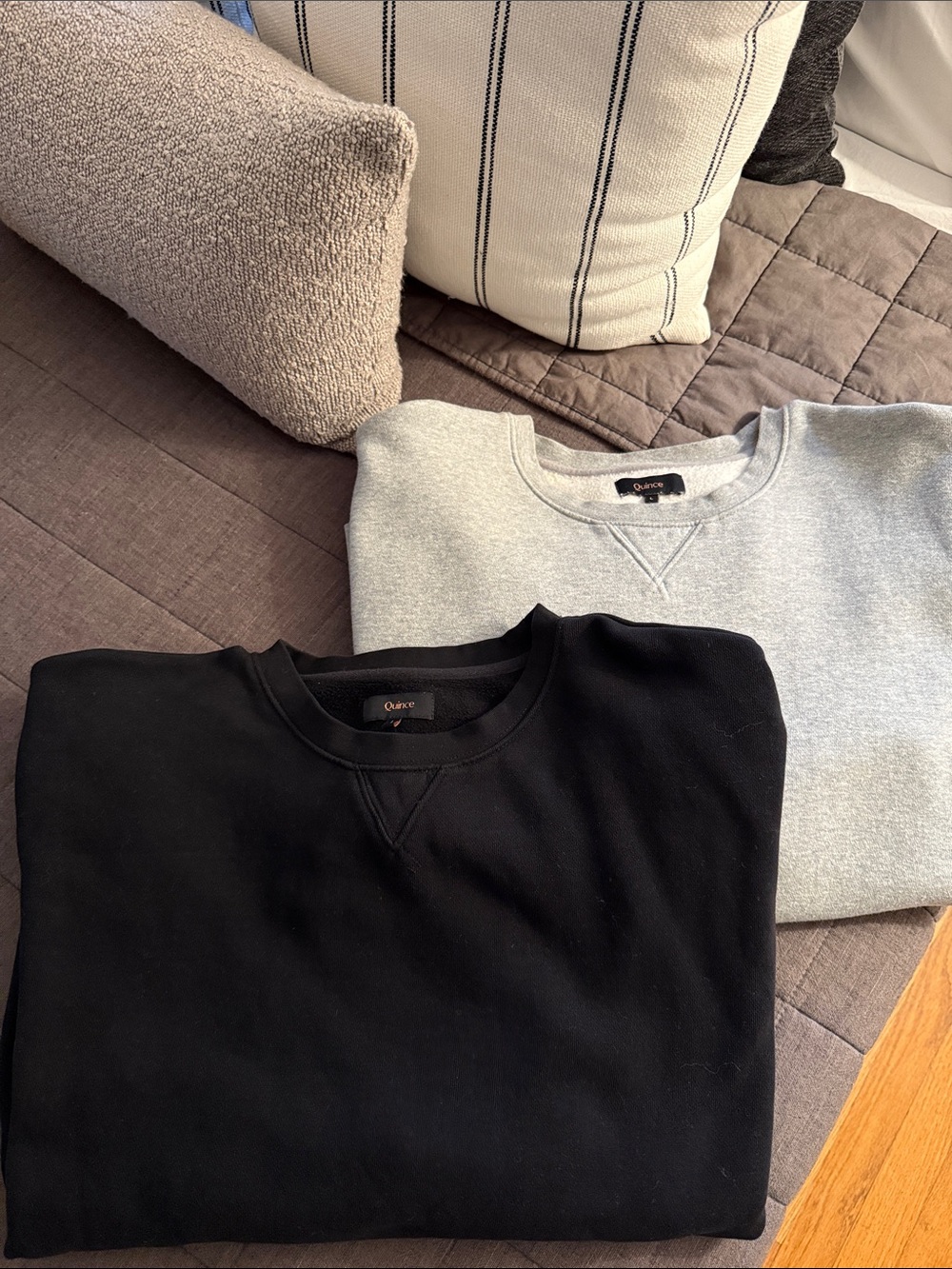 Quince Men’s Crewneck Sweatshirts - Black and Light Gray